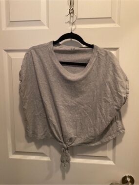 EUC LGE GAP Light Gray Tie-Front Crop Top